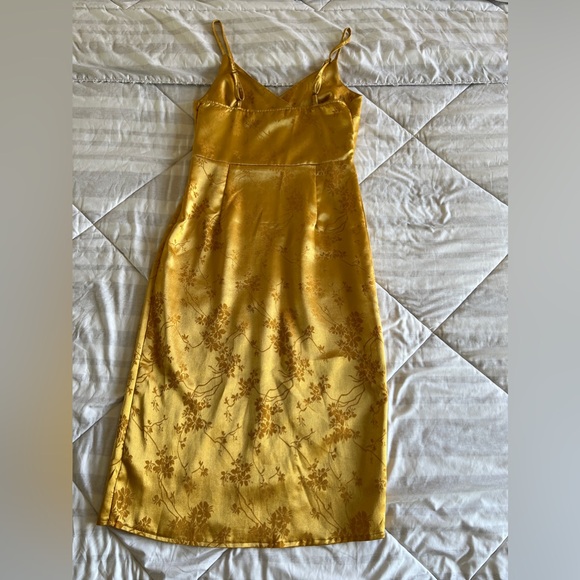 New Look (ASOS)  Floral Satin Jacquard Midi Dress - Picture 4 of 8